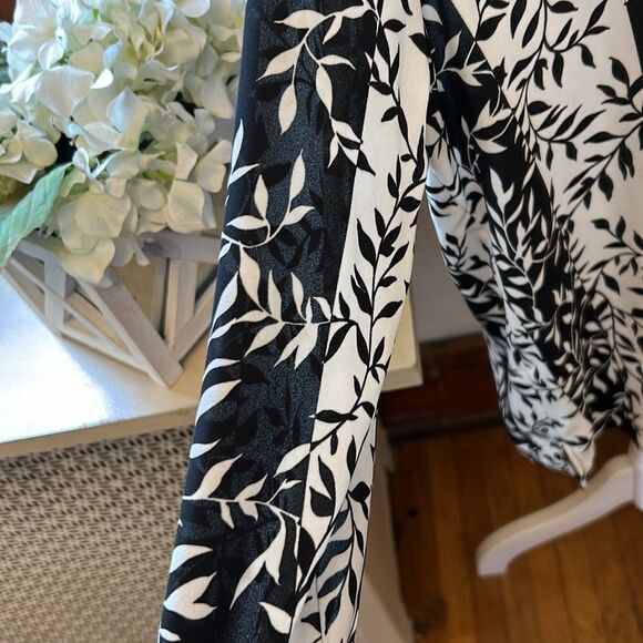 Investments black white linear vine long sleeve sheer blouse Size LP New - Picture 4 of 9